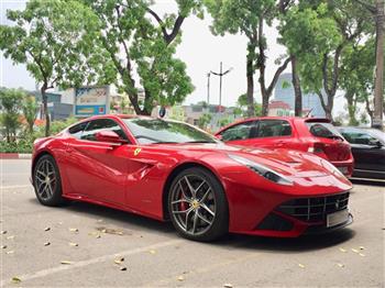 Ferrari F12 Berlinetta tái xuất đẹp xuất sắc tại Hà Nội