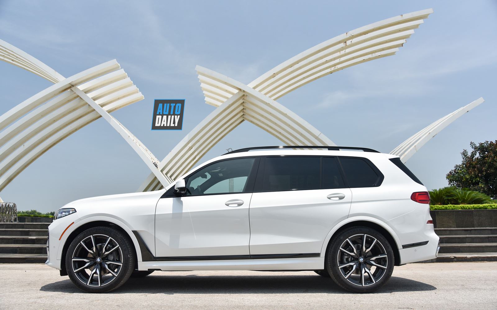 BMW X7 M-Sport nhập khẩu tư nhân rẻ hơn 500 triệu so với bản tiêu chuẩn chính hãng 3