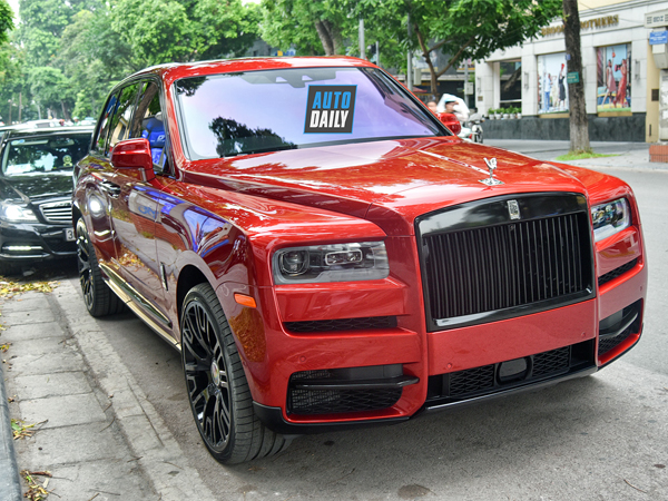 Rolls-Royce Cullinan màu đỏ hơn 40 tỷ độ độc nhất Việt Nam 1